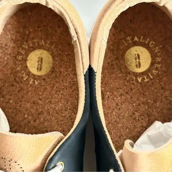 🌸NEW IN BOX Revitalign Women’s Orthotic Sneakers. Size: 7 Black &amp; Tan