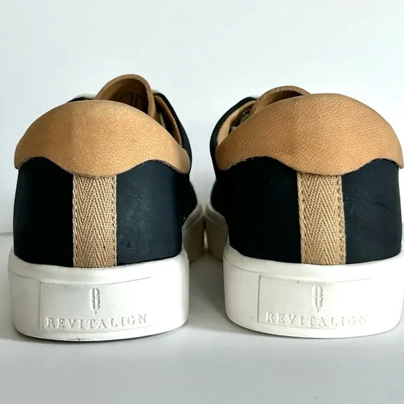 🌸NEW IN BOX Revitalign Women’s Orthotic Sneakers. Size: 7 Black &amp; Tan