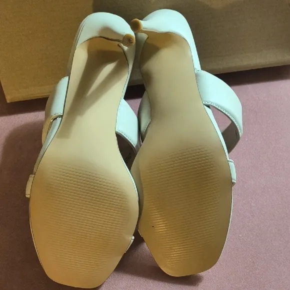 NEW In Box 🎁 Steve Madden Women's Cream Heeled Sandals/Mules