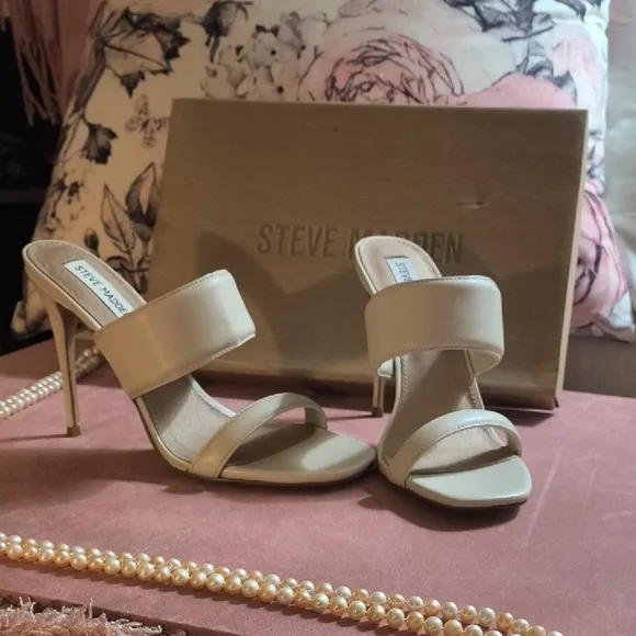 NEW In Box 🎁 Steve Madden Women's Cream Heeled Sandals/Mules