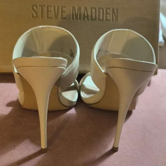 NEW In Box 🎁 Steve Madden Women's Cream Heeled Sandals/Mules
