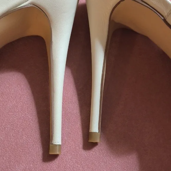 NEW In Box 🎁 Steve Madden Women's Cream Heeled Sandals/Mules