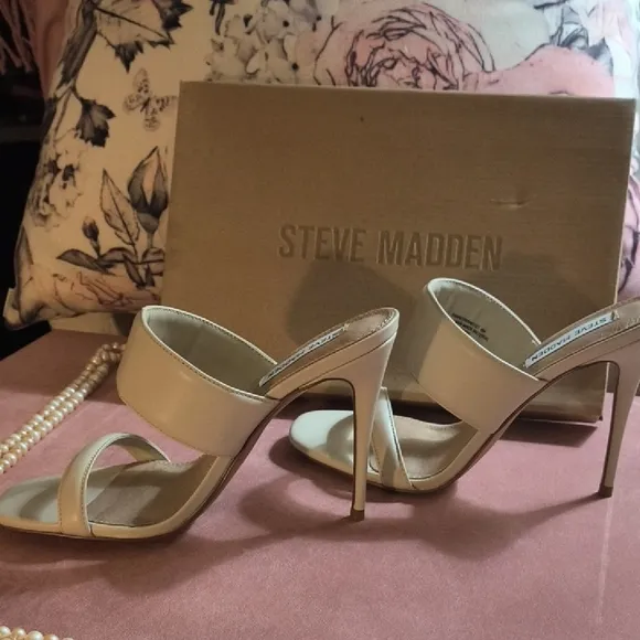 NEW In Box 🎁 Steve Madden Women's Cream Heeled Sandals/Mules