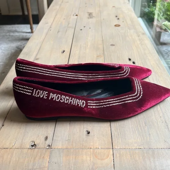 New! Love Moschino Crystal Pointed Velvet Ballet Flat in Burgundy