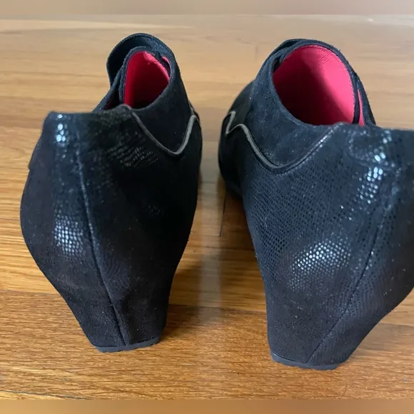 NEW Pas De Rouge Women’s Black Shoes