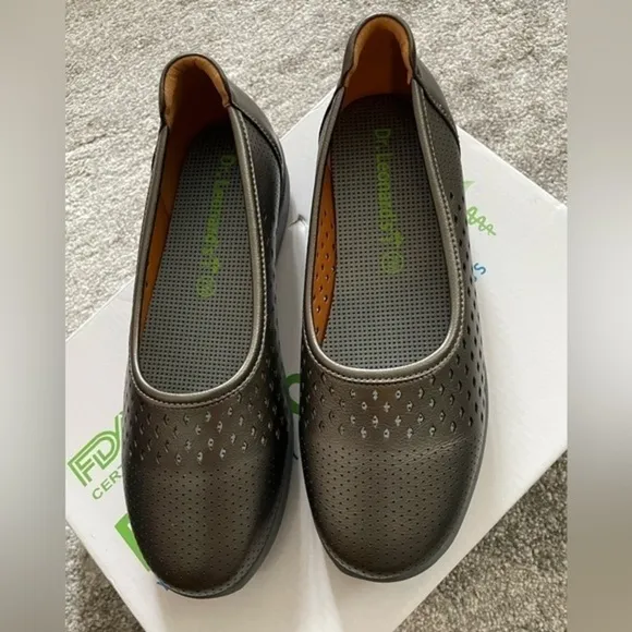 NEW- Size 7 Dr Leonard’s Footlink Women’s Diabetic Black Shoes Perforated