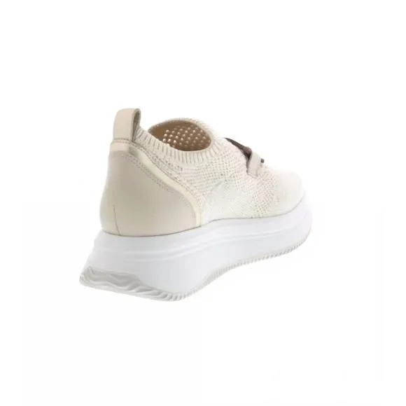 NEW SOFTWAVES women's simone slip-on shoes in sand/platino