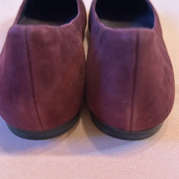 New Tory Burch Suede Flat Shoes. Size 6.