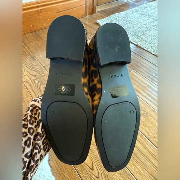 NEW Vionic Women's Flat Leopard Print Loafers