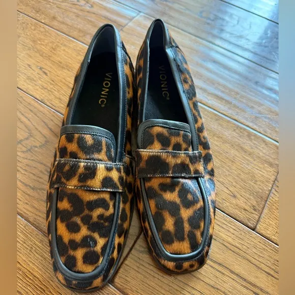 NEW Vionic Women's Flat Leopard Print Loafers