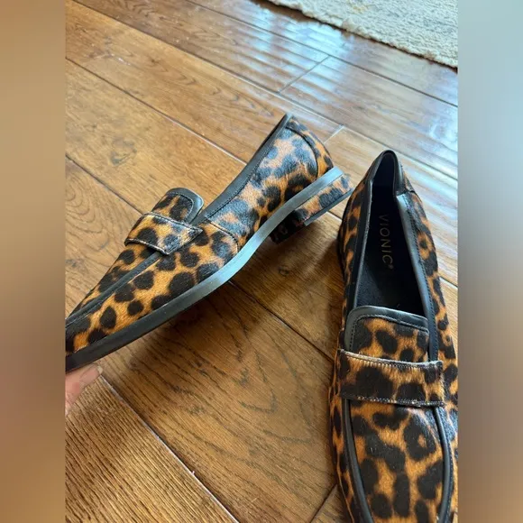 NEW Vionic Women's Flat Leopard Print Loafers