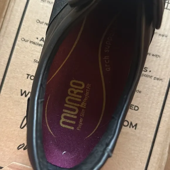 NIB $230 Munro Laurel Black Leather Sleek Slip On Sneakers women size 7 W