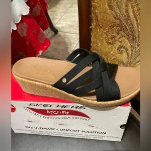 NIB Skechers Arch fit Support Beverley criss cross Wedge sandals size 10🌸🌺🌹
