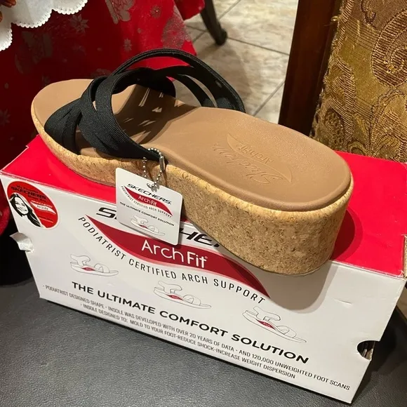 NIB Skechers Arch fit Support Beverley criss cross Wedge sandals size 10🌸🌺🌹