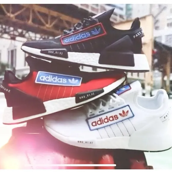 NIB✔️Adidas NMD_R1 V2 Sneakers