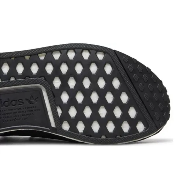 NIB✔️Adidas NMD_R1 V2 Sneakers