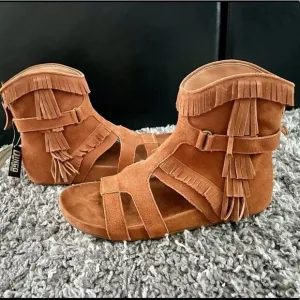 NIB Dingo Fringe Suede Sandals