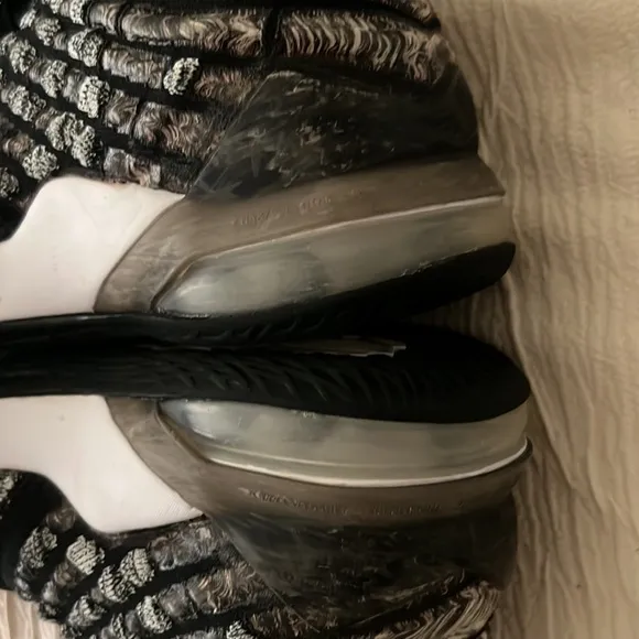 NIKE, 2019 LeBron 17 BG 'In The Arena' Sneakers Size 6Y/Women’s 7.5-8
