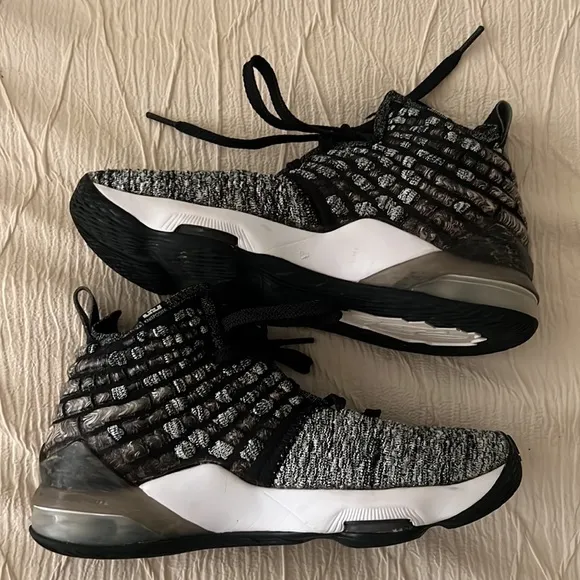 NIKE, 2019 LeBron 17 BG 'In The Arena' Sneakers Size 6Y/Women’s 7.5-8