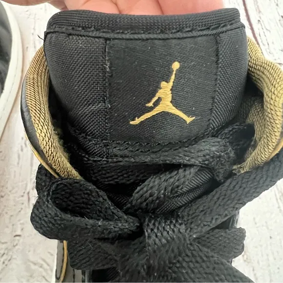Nike Air Jordan 1 Kid’s Retro Black and Gold Basketball Shoes, Size 1.5Y