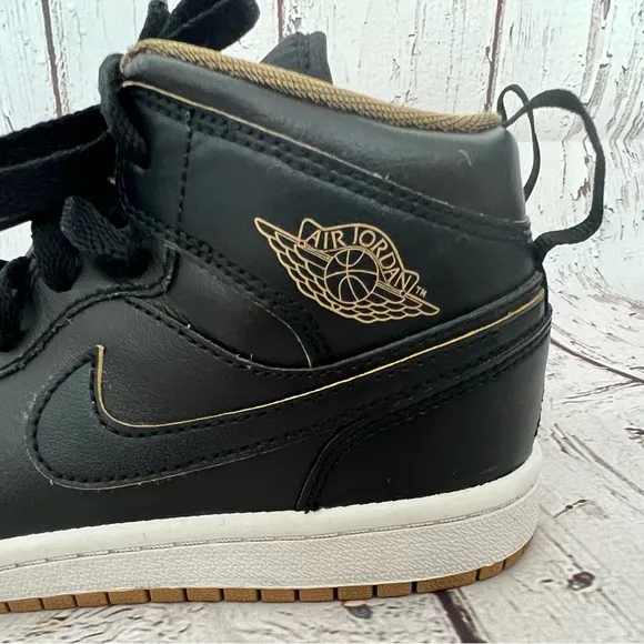 Nike Air Jordan 1 Kid’s Retro Black and Gold Basketball Shoes, Size 1.5Y