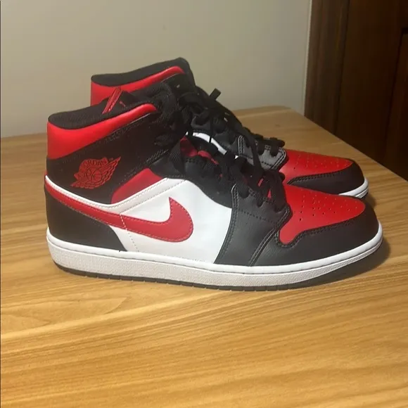 Nike Air Jordan 1 Mid Bred size 10.5 excellent condition.