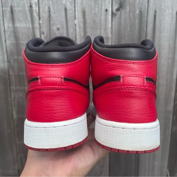 Nike air Jordan 1 Mid Bred size 5.5y