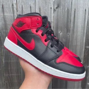 Nike air Jordan 1 Mid Bred size 5.5y