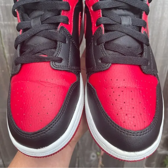 Nike air Jordan 1 Mid Bred size 5.5y