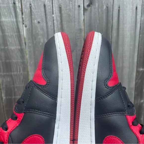 Nike air Jordan 1 Mid Bred size 5.5y