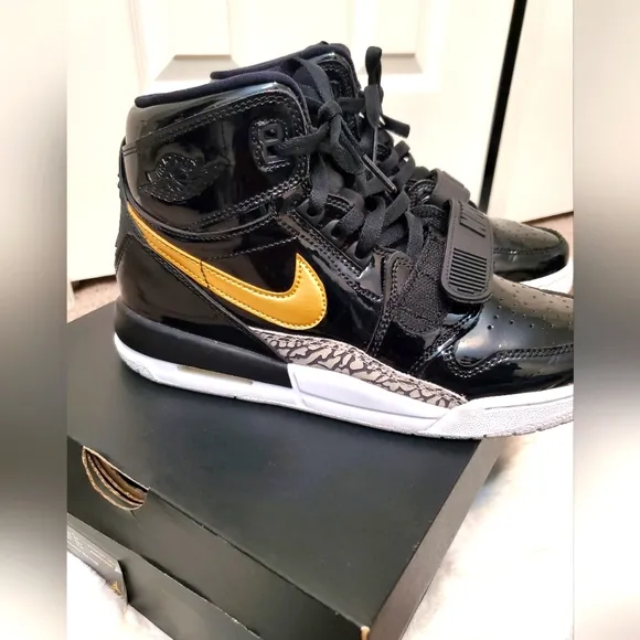 Nike Air Jordan Legacy High Top