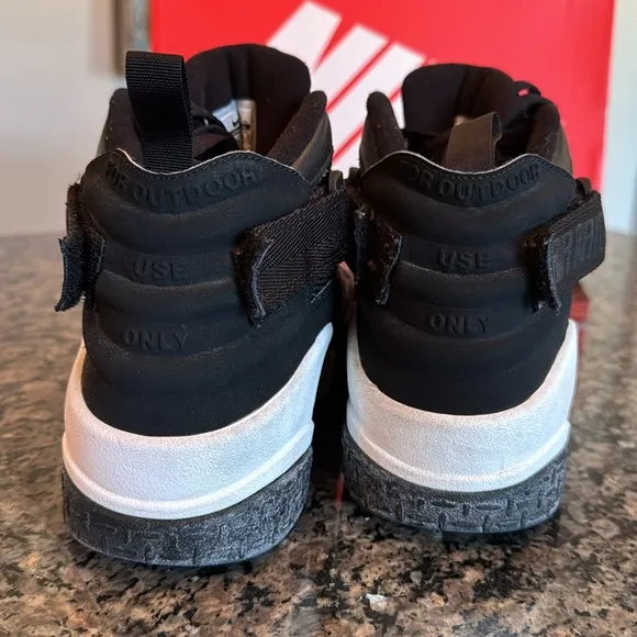 Nike air raid sneakerboot Black and Gray Sneakers EUC 10.5