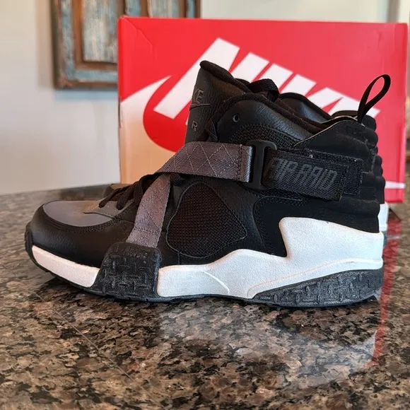 Nike air raid sneakerboot Black and Gray Sneakers EUC 10.5
