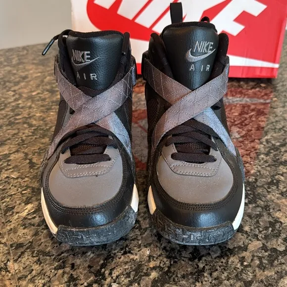 Nike air raid sneakerboot Black and Gray Sneakers EUC 10.5