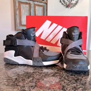Nike air raid sneakerboot Black and Gray Sneakers EUC 10.5