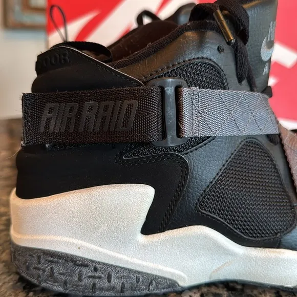 Nike air raid sneakerboot Black and Gray Sneakers EUC 10.5