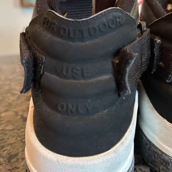 Nike air raid sneakerboot Black and Gray Sneakers EUC 10.5