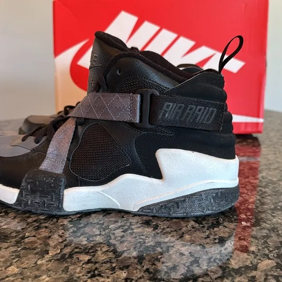Nike air raid sneakerboot Black and Gray Sneakers EUC 10.5