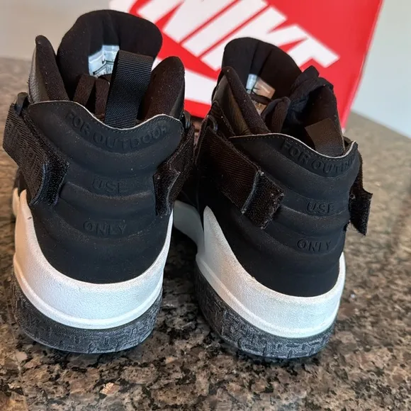 Nike air raid sneakerboot Black and Gray Sneakers EUC 10.5