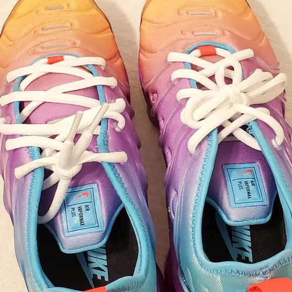 Nike Air Vapormax Plus Fuchsia Dream Crimson Sneakers Women's Size 6.5