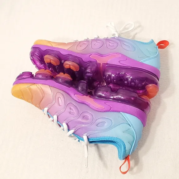 Nike Air Vapormax Plus Fuchsia Dream Crimson Sneakers Women's Size 6.5