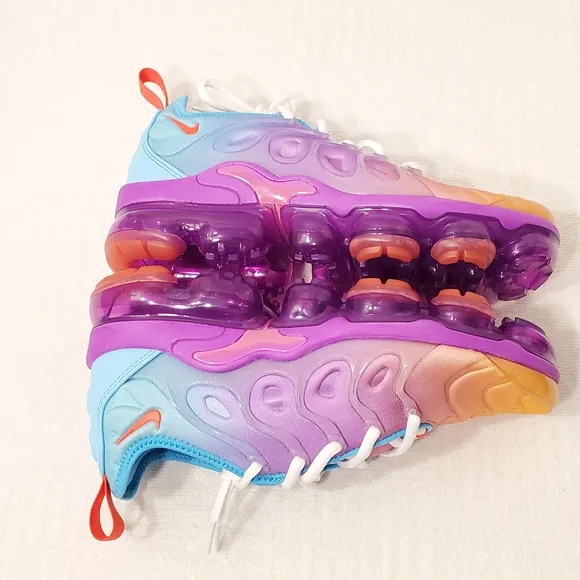 Nike Air Vapormax Plus Fuchsia Dream Crimson Sneakers Women's Size 6.5