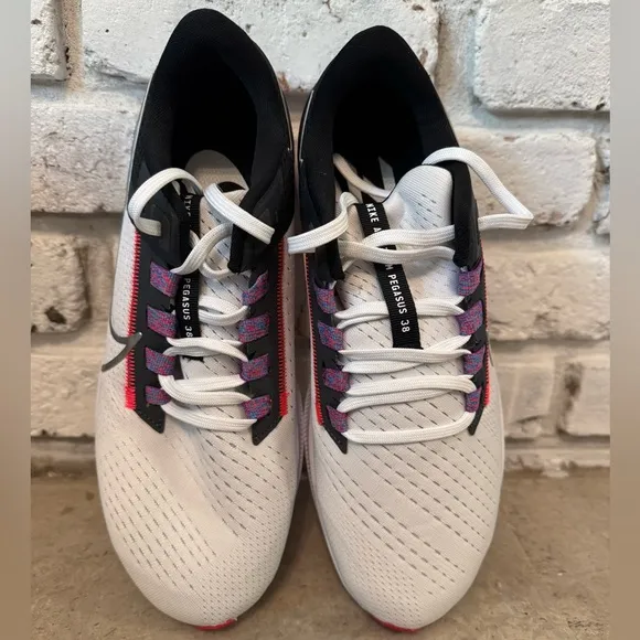 Nike Air Zoom Pegasus 38 Women's White and Black Running Shoes
