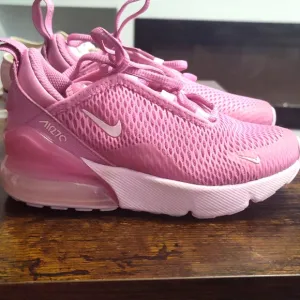Nike Airmax 270 Kids Pink Sneaker size 10.5c