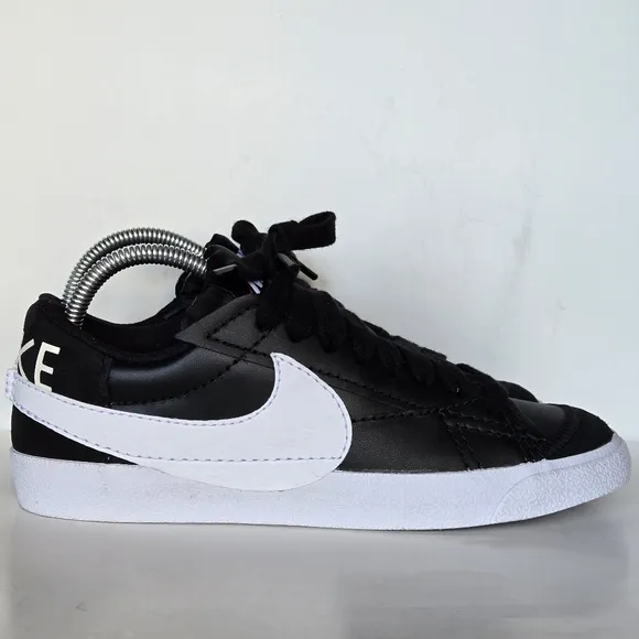 Nike Black and White Athletic Sneakers with Bold Swoosh