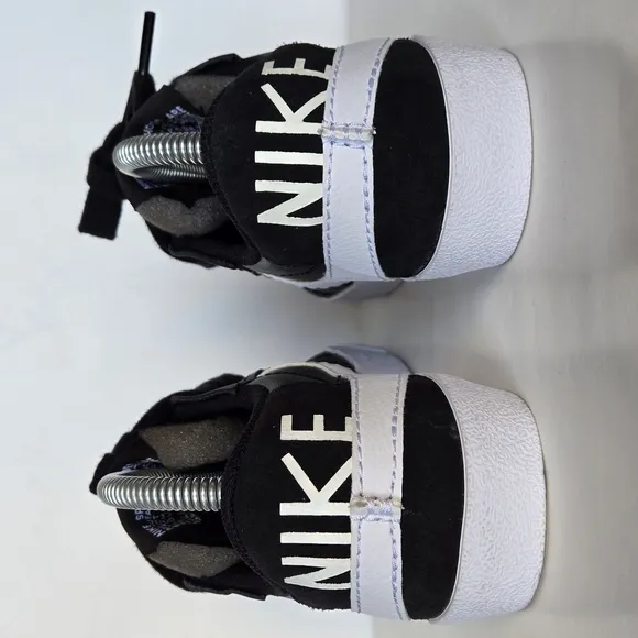 Nike Black and White Athletic Sneakers with Bold Swoosh