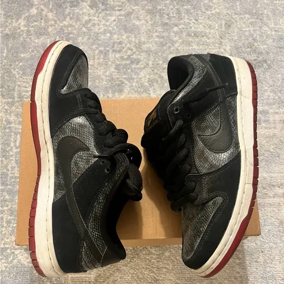 Nike Black Sneakers Low-Top Skateboarding Comfort