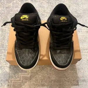 Nike Black Sneakers Low-Top Skateboarding Comfort