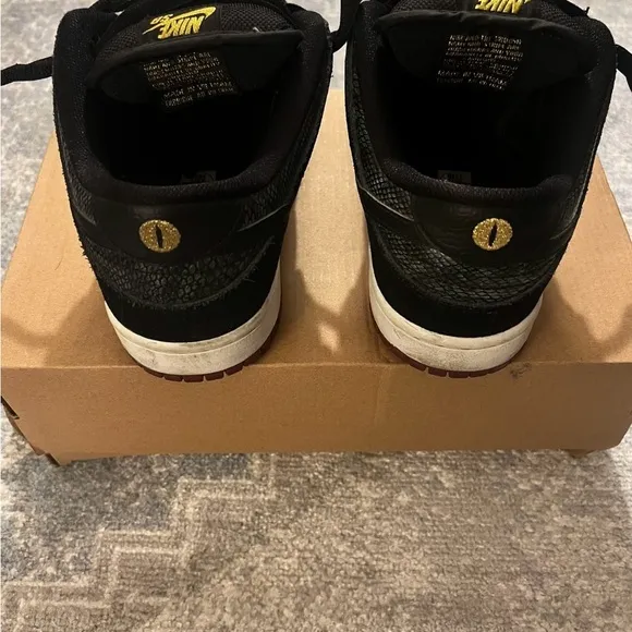 Nike Black Sneakers Low-Top Skateboarding Comfort