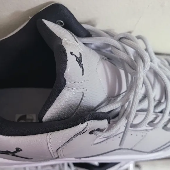 Nike Courtside 23 Midtop sneakers. Grey/white/black, Size 6 youth/boys